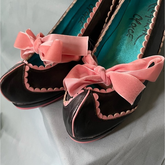 Irregular Choice black w/ pink scalloping heels - EU sz 39 - Picture 1 of 16